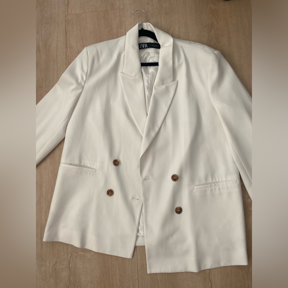 Zara White Double-Breasted Blazer with Brown Buttons